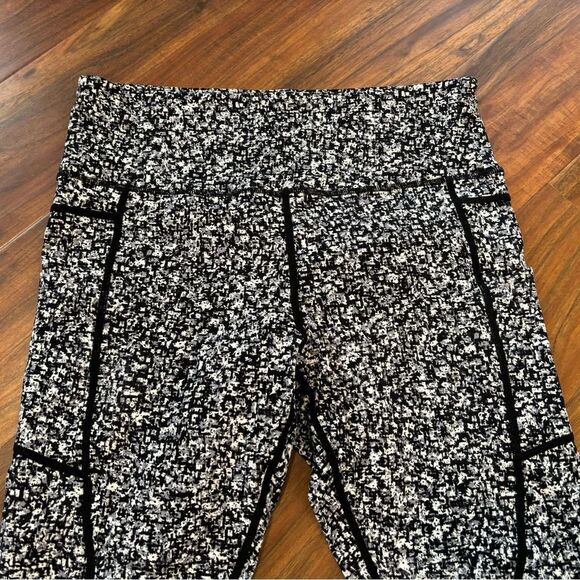 Zyia Active Black Pocket Mosaic Soft n Snug Mid Rise Patterned crop Leggings - Picture 2 of 6